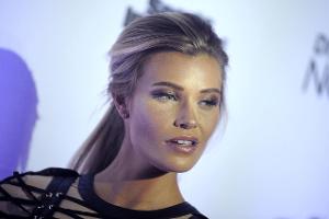 Samantha Hoopes beim Sports Illustrated Swimsuit 2017 Launch...
