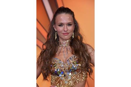 Laura Mueller w�hrend der RTL Live-TV-Show Lets Dance in den...