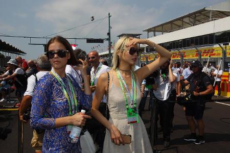 Barbara Palvin (Lewis Hamilton) imago Crash Media.jpg