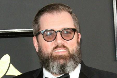 Er arbeitete mit vielen Größen der US-Musikwelt zusammen, darunter Maren Morris, Keith Urban und Carrie Underwood: Produzent...