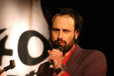 Er war US-Dichter, Cartoonist, Songwriter und Frontmann der Indie-Band Silber Jews: David Berman wurde am 7. August überrasc...