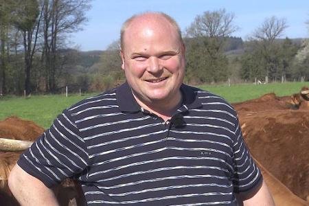 In Luxemburg lebt Bauer Guy (45). Er bewirtschaftet hier 140 Hektar Grünfläche mit dazugehörigem Ackerbau und Forstwirtschaf...