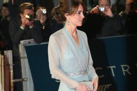 Wenn James Bond ruft, folgen auch die Royals. Zur 