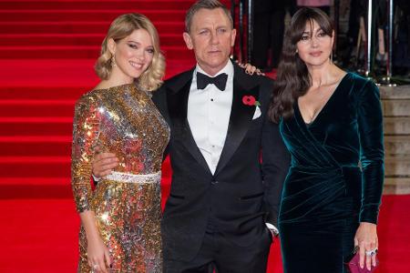 Die Frauen an seiner Seite durften selbstverständlich nicht fehlen: Léa Seydoux (links) und Monica Bellucci umrahmten Daniel...