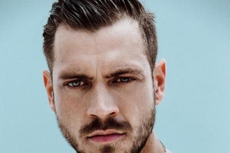 Alex (26) ist Schornsteinfeger aus Berlin und durchaus überzeugt von seinen Qualitäten: 