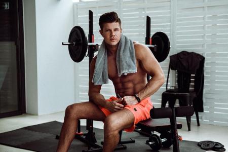 Martin (25), Kundenberater einer Versicherung aus Karlsruhe, will sein letztes Hemd für den Sieg geben: 