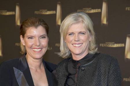 Pünktlich zum 60. Geburtstag der Moderatorin gaben sich Bettina Böttinger und ihre Martina am 4. Juli das Ja-Wort im kleinst...
