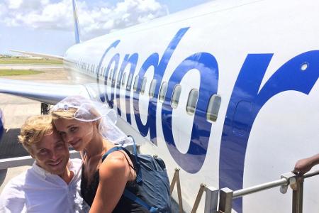 Samuel Koch und seine Freundin Sarah Elena Timpe gingen am 26. August romantisch unter freiem Himmel den Bund fürs Leben ein...