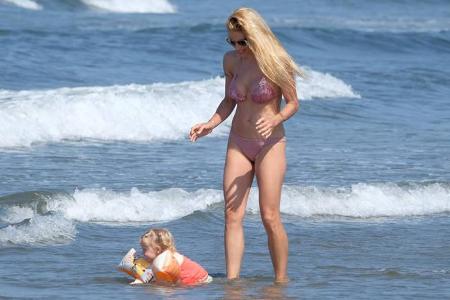 ...es für Celeste dann doch endlich ins Wasser ging. Aber die ersten Stunden im kühlen Nass können auch schon mal ein bissch...