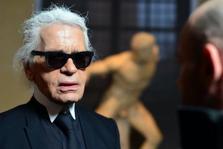 Karl Lagerfeld gibt Alter mit 77 an