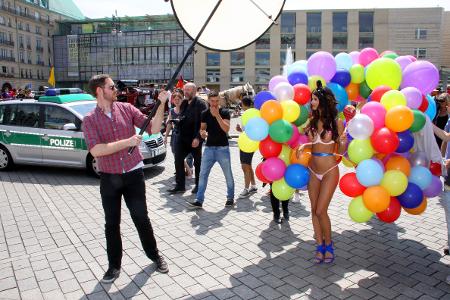 Doch das Brandenburger Tor war nicht der einzige Ort, den Micaela in Berlin für ihren Kalender aufsuchte.