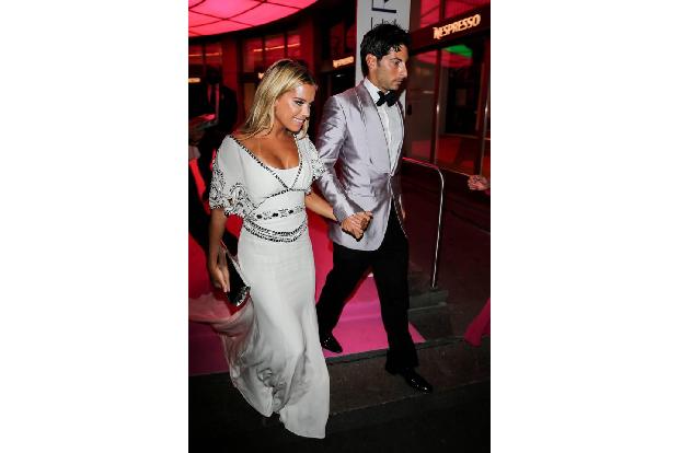 Mit diesem Auftritt hat Sylvie Meis wirklich alle überrascht. Händchen haltend und mit einem glückseligen Lächeln auf den Li...