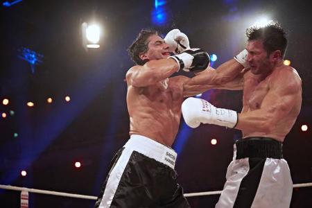 ...Lucas Cordalis in den Ring gestiegen. Drei Runden lang hatte der sexy Schwede die Nase vorn. Die Schläge sitzen, Cordalis...