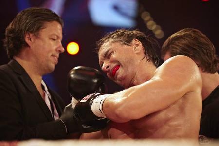 ..Schenkenberg hinter den Kulissen zusammen. Sein Manager bestätigt wenig später im Gespräch mit der Bild-Zeitung, dass sich...