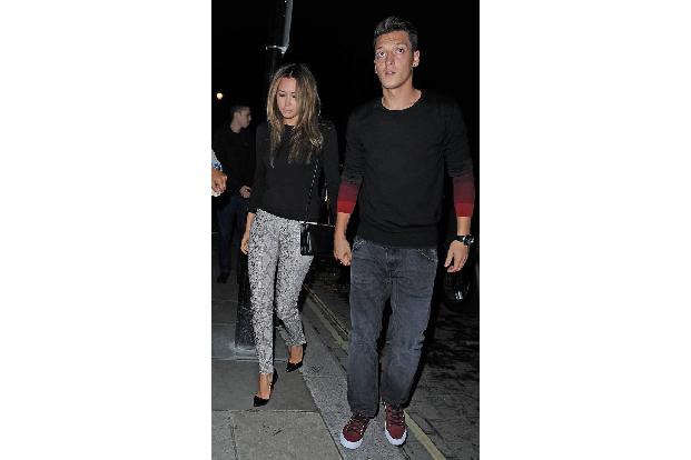 ...Ex, dem Nationalspieler und Weltmeister-Kicker Mesut Özil,mit dem die 24-Jährige noch bis vor wenigen Wochen zusammen war...