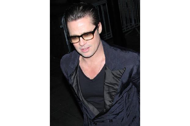 Brad Pitt vor wenigen Tagen in New York. Der Frauenschwarm ist im Dezember 50 geworden und wirkt keinen Tag älter als 40! Da...