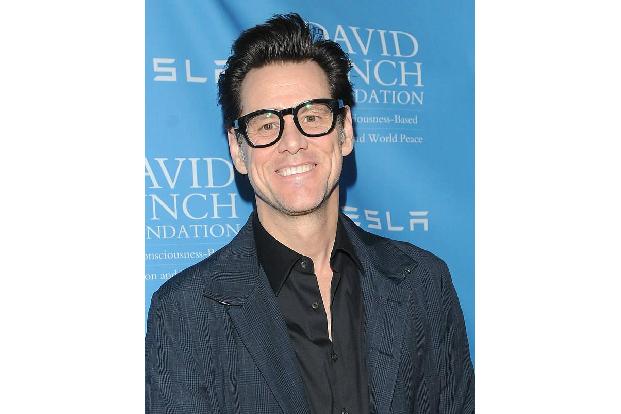 ...eine Brille, doch seine 52 Jahre sieht man Komiker Jim Carrey nicht an. Der 