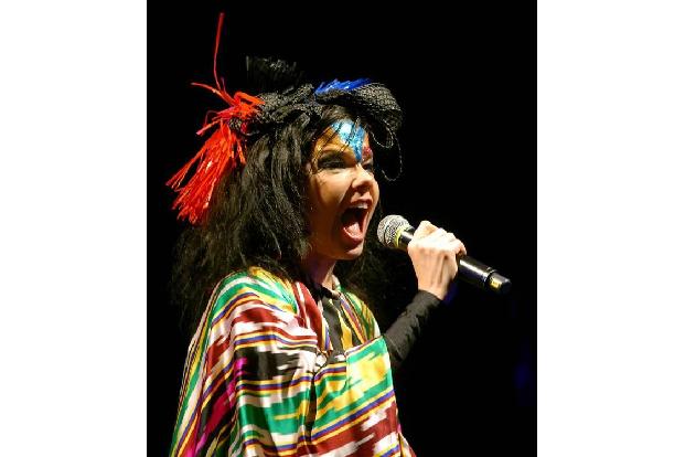 ...Björk muss um die Volksrepublik einen großen Bogen machen. Grund dafür ist die Unterstützung...