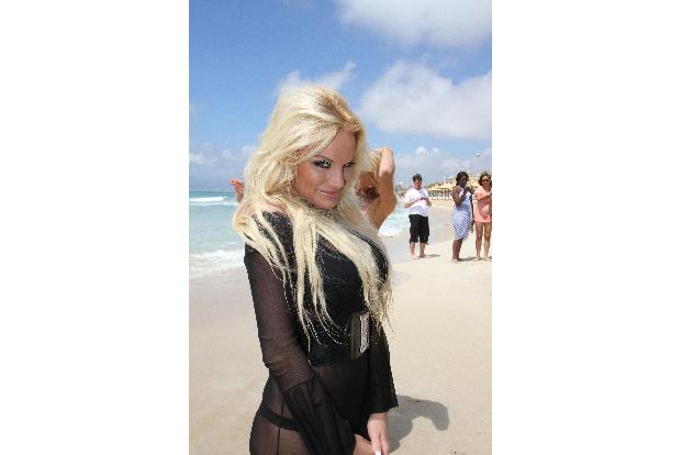 Auch Gina-Lisa Lohfink fühlt sich am Ballermann zuhause.