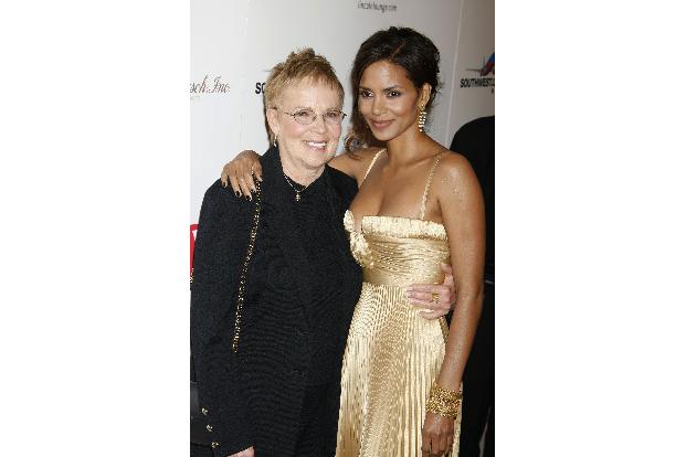 Denn Schauspielerin Halle Berry ist nicht nur eine äußerst erfolgreiche Schauspielerin, sondern sieht auch noch umwerfend aus.