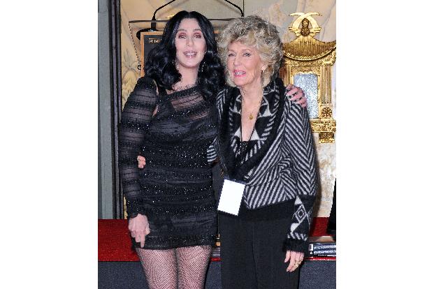 Weltstar Cher (66), geboren als Cherilyn Sarkisian, ist ihre Tochter.