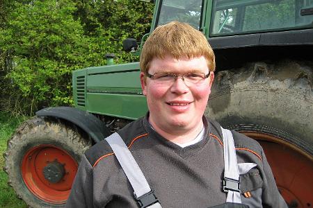 Der schüchterne Ackerbauer Peter (30).
