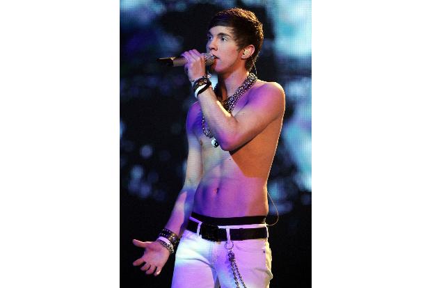 Stattdessen schaffte es Joey Heindle, trotz schiefer Töne, eine Runde weiter.