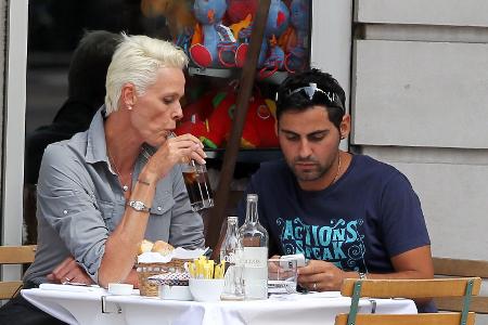 Dschungelkönigin Brigitte Nielsen angelte sich, nach fünf gescheiterten Ehen, ebenfalls einen 16 Jahre jüngeren Mann