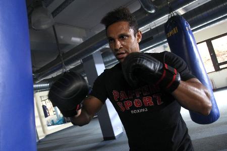 Auch Moderator Aminati (183 cm, 82 kg) will sich im Ring beweisen.