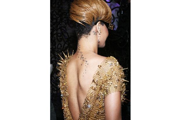 Star Tattoo mit Sternchen von Rihanna