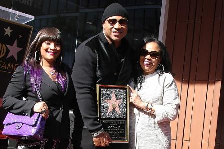 Rapper und Schauspieler LL Cool J (48) mit seiner Mutter Ondrea und seiner Frau Simone. Fun Fact: Sein Album 
