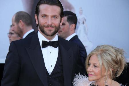 Bradley Cooper (41) liebt seine Mutter Gloria so sehr, dass er ihr sogar ihre Teleshopping-Sucht verzeiht - auch wenn sie an...