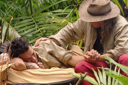 Vincent Raven versucht Daniel Lopez zu trösten, hört ihm zu und macht ihm Mut.