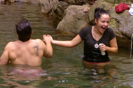 Rocco und Kim bei einem gemeinsamen Bad im Tümpel. Ob die beiden sich in einander verliebt haben?