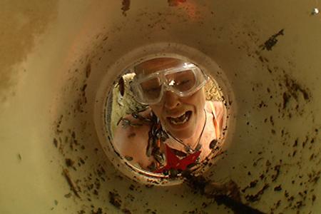 Voller elan ruft sie: 