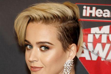 Auch die Stars haben so ihre skurrilen Eigenheiten. Katy Perry zum Beispiel verbringt eine Menge Zeit im Bad. Aber nicht aus...