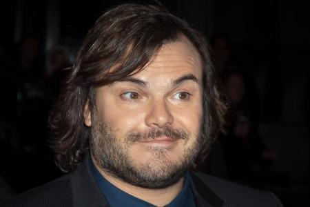 Auch Jack Black schwört auf einen gesunden Drink. Er ist süchtig nach grünem Tee. Es gibt schlimmeres, oder?