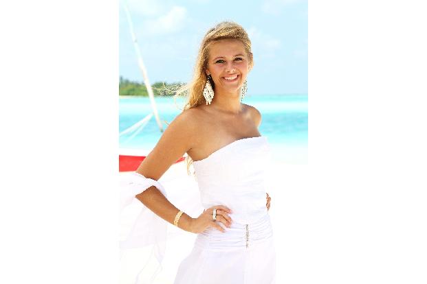 Die schöne Fabienne Rothe ist 16 Jahre alt und geht zur Schule.