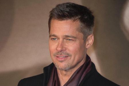 Brad Pitt in einem Hühnchenkostüm? Als Promoter der Restaurantkette 