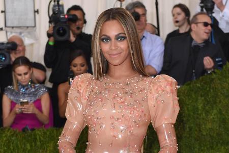 Bevor Beyoncé zum gefeierten Superstar wurde, fegte auch sie im Friseursalon ihrer Mutter die Haare auf dem Boden zusammen.