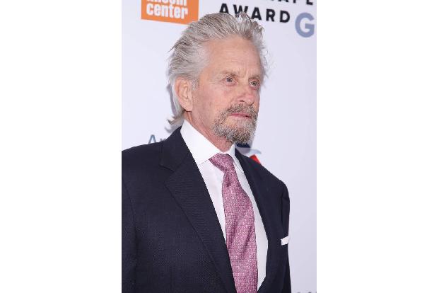 ...ist der Schauspieler natürlich nicht alleine. Michael Douglas ist zwar seit Jahren mit Catherine Zeta-Jones verheiratet, ...