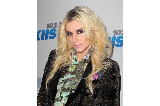 kesha, katja burkard, rtl, provokation, provozierend, sängerin, tik tok, die young