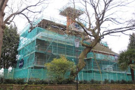 ...gab das Okay für den Bau eines unterirdischen Swimmingpools in seinem unter Denkmalschutz stehenden Anwesen im Zentrum Lo...