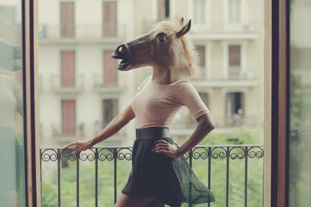 Kostümiert im BüroGettyImages-612652508.jpg
