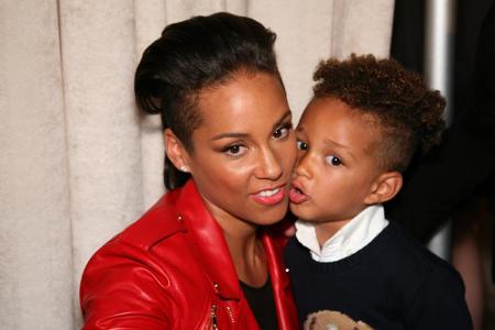 Ägypten steht bei den Musikern Alicia Keys (38) und Swizz Beatz (41) hoch im Kurs. Der achtjährige Sohnemann der beiden heiß...