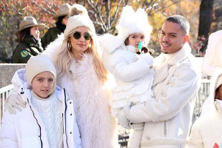 ...ist Bronx Mowgli Wentz (l.). Im Namen des zehnjährigen Sohns von Ashlee Simpson (35) und Ex-Mann Pete Wentz trifft Großst...