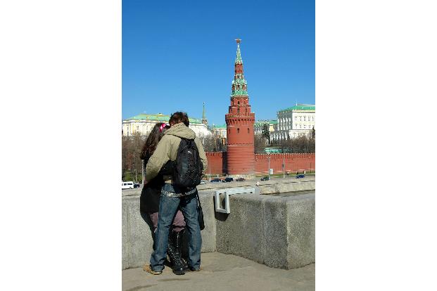 skurril sex gesetz küssen