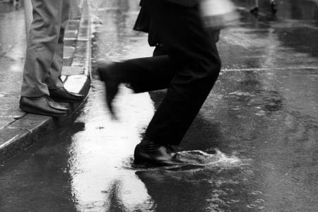 Nasse Schuhe_United Archives International.jpg