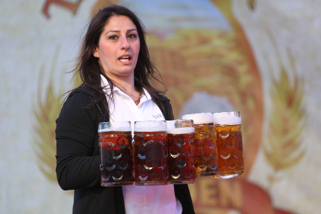 Kellnerin auf dem Oktoberfest