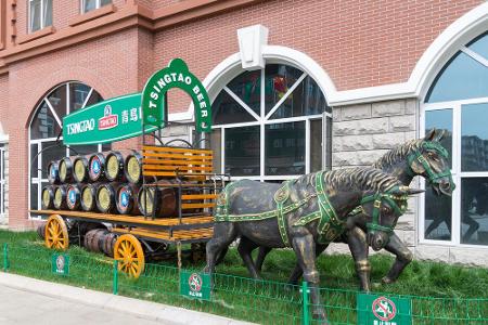 Die weltweit bekannte Brauerei Tsingtao wurde von deutschen Siedlern 1903 gegründet. Das gleichnamige Bier wird auch auf dem...